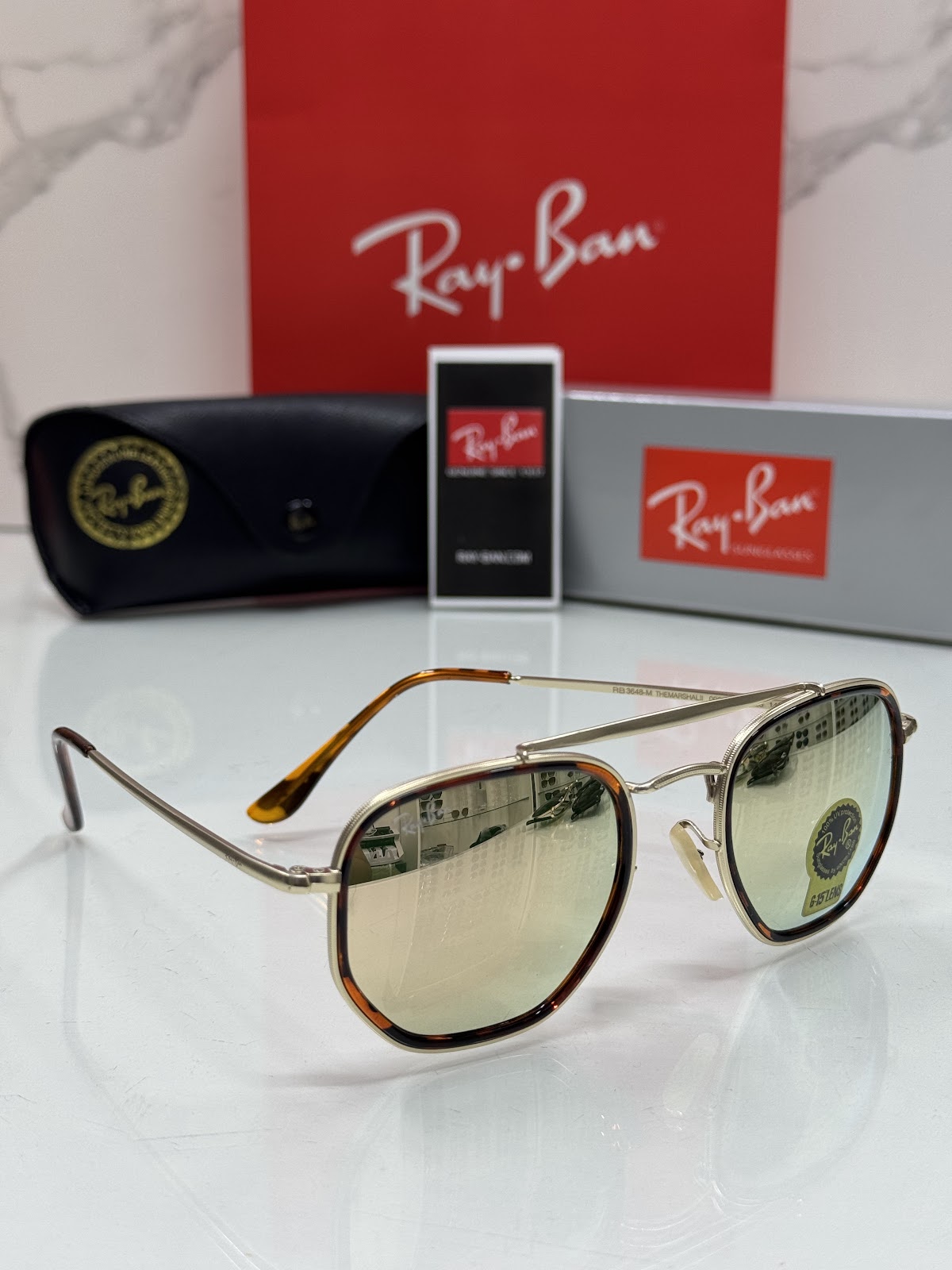 Lentes RAY-BAN — Ref. LF-L217-0132 con el packaging mostrado en la fotografía