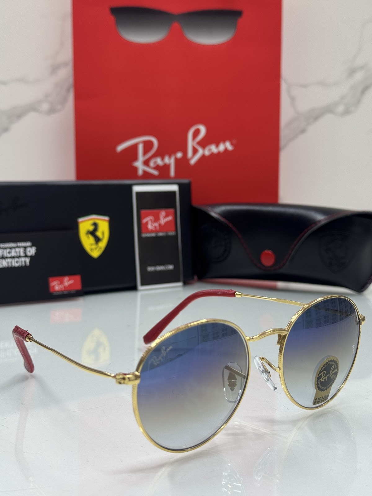 Lentes RAY-BAN — Ref. LF-L217-0141 con el packaging mostrado en la fotografía
