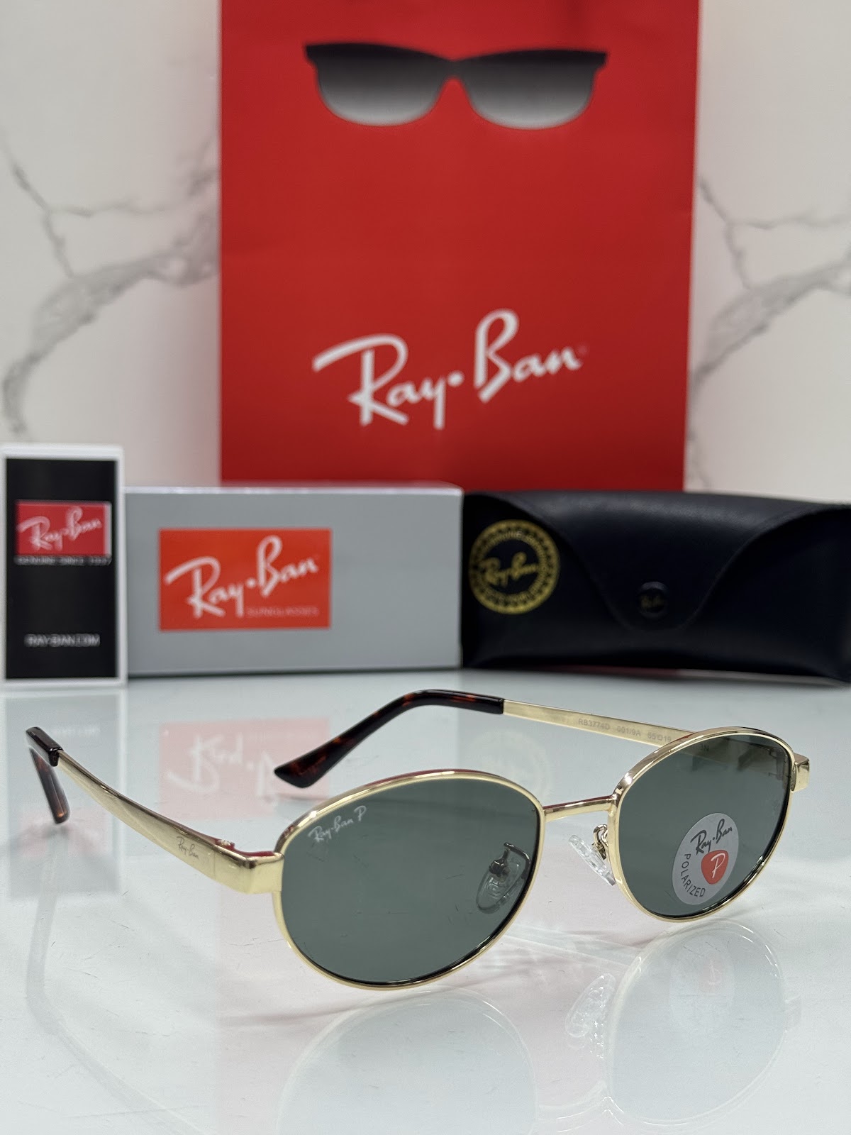 Lentes RAY-BAN — Ref. LF-L217-0156 con el packaging mostrado en la fotografía