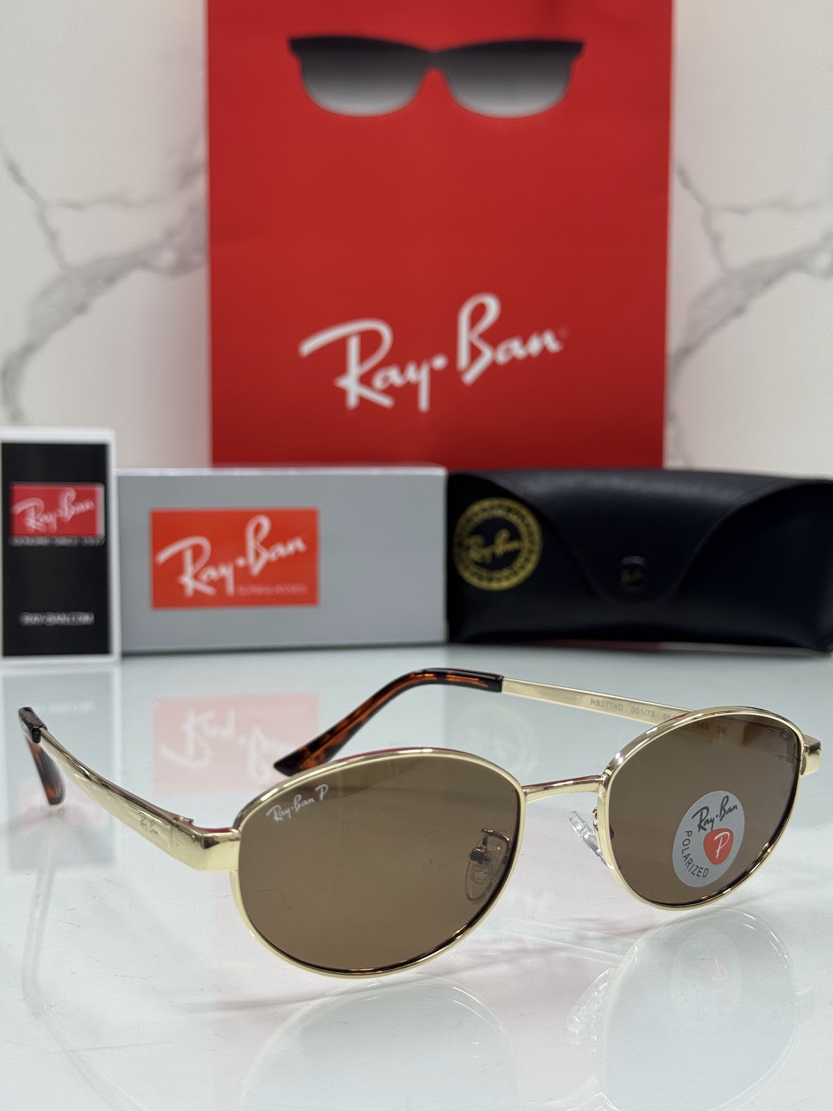 Lentes RAY-BAN — Ref. LF-L217-0157 con el packaging mostrado en la fotografía