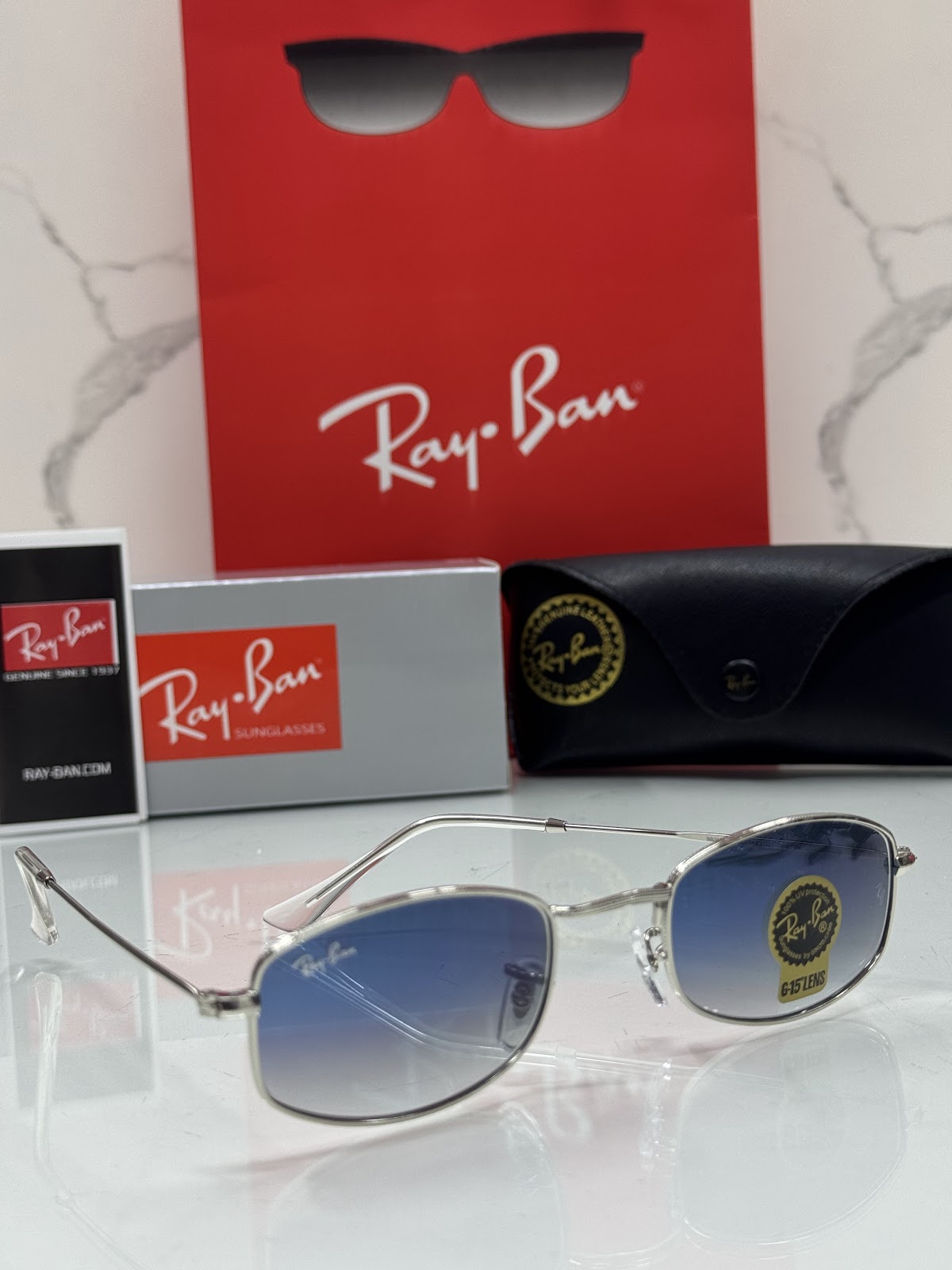 Lentes RAY-BAN — Ref. LF-L217-0161 con el packaging mostrado en la fotografía