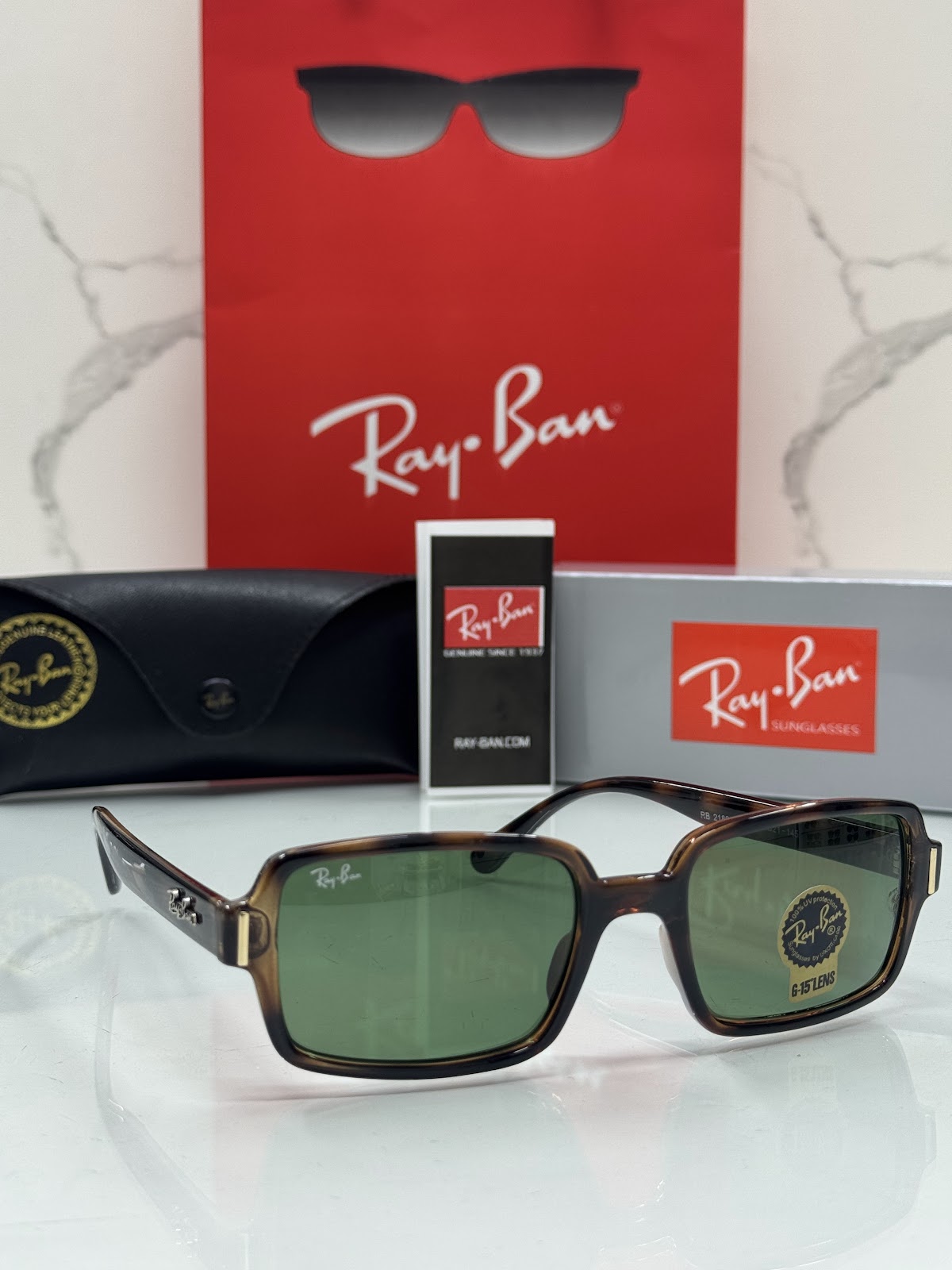 Lentes RAY-BAN — Ref. LF-L217-0193 con el packaging mostrado en la fotografía
