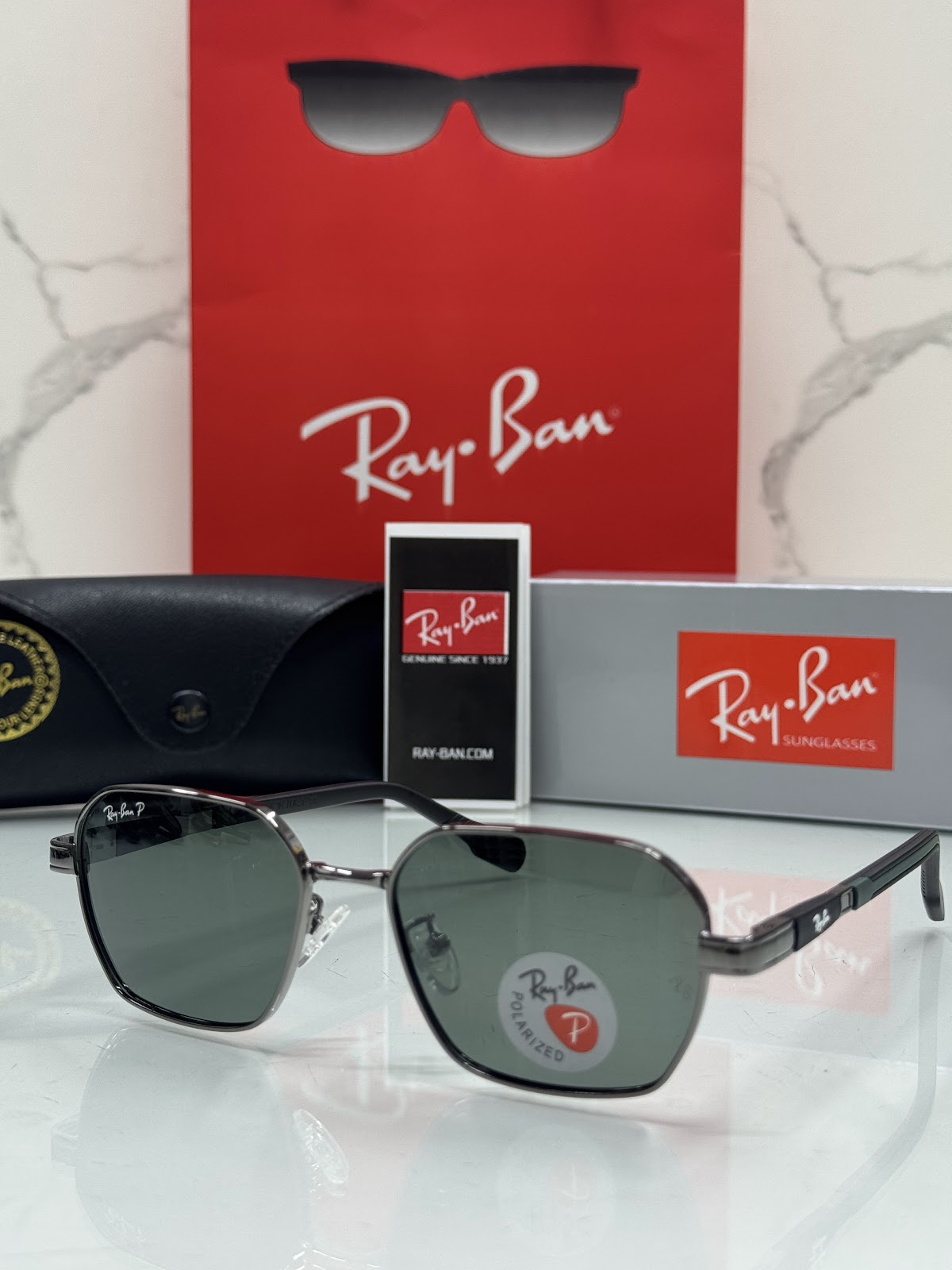 Lentes RAY-BAN — Ref. LF-L217-0203 con el packaging mostrado en la fotografía