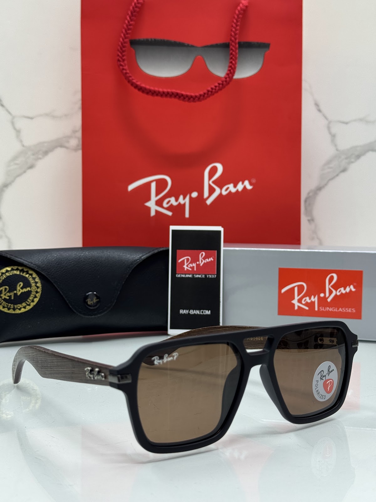 Lentes RAY-BAN — Ref. LF-L217-0205 con el packaging mostrado en la fotografía