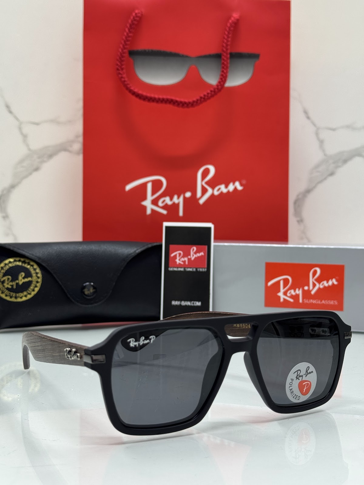 Lentes RAY-BAN — Ref. LF-L217-0208 con el packaging mostrado en la fotografía
