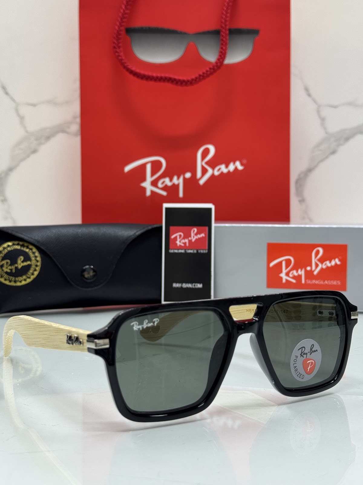 Lentes RAY-BAN — Ref. LF-L217-0210 con el packaging mostrado en la fotografía