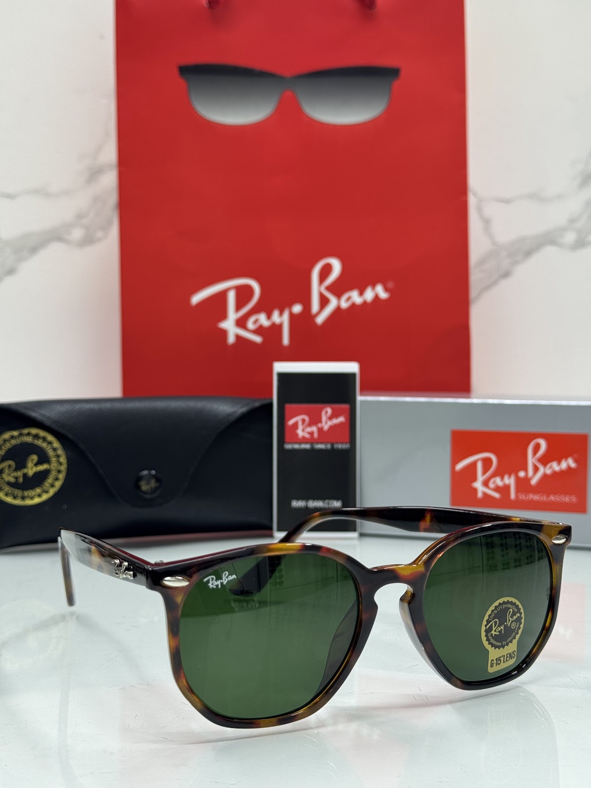 Lentes RAY-BAN — Ref. LF-L217-0212 con el packaging mostrado en la fotografía