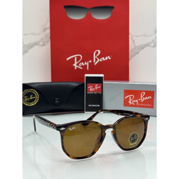Lentes RAY-BAN — Ref. LF-L217-0215 con el packaging mostrado en la fotografía