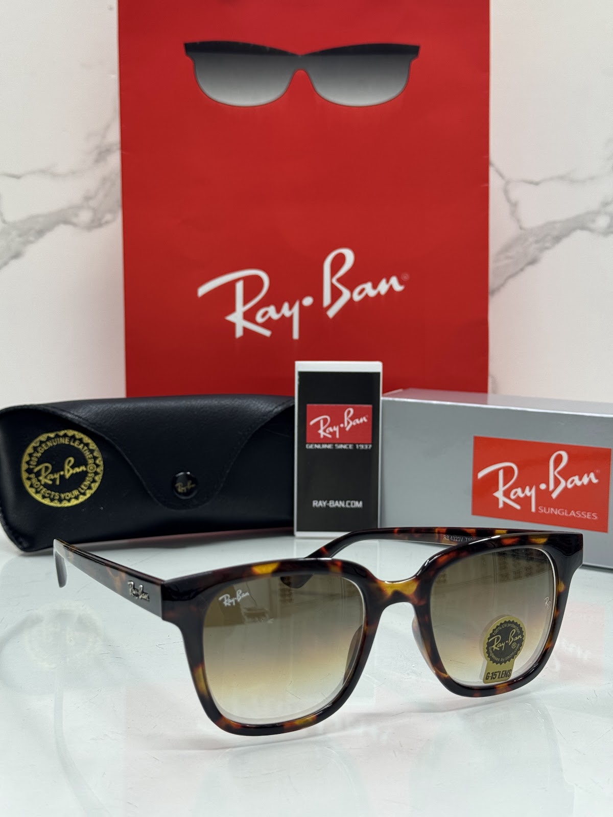 Lentes RAY-BAN — Ref. LF-L217-0221 con el packaging mostrado en la fotografía
