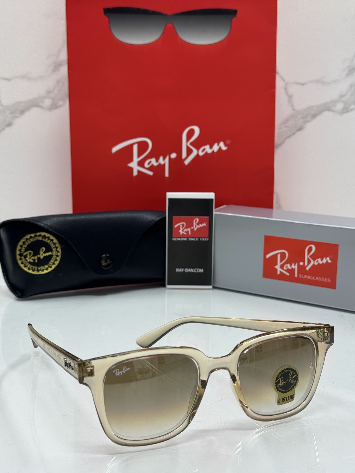 Lentes RAY-BAN — Ref. LF-L217-0223 con el packaging mostrado en la fotografía
