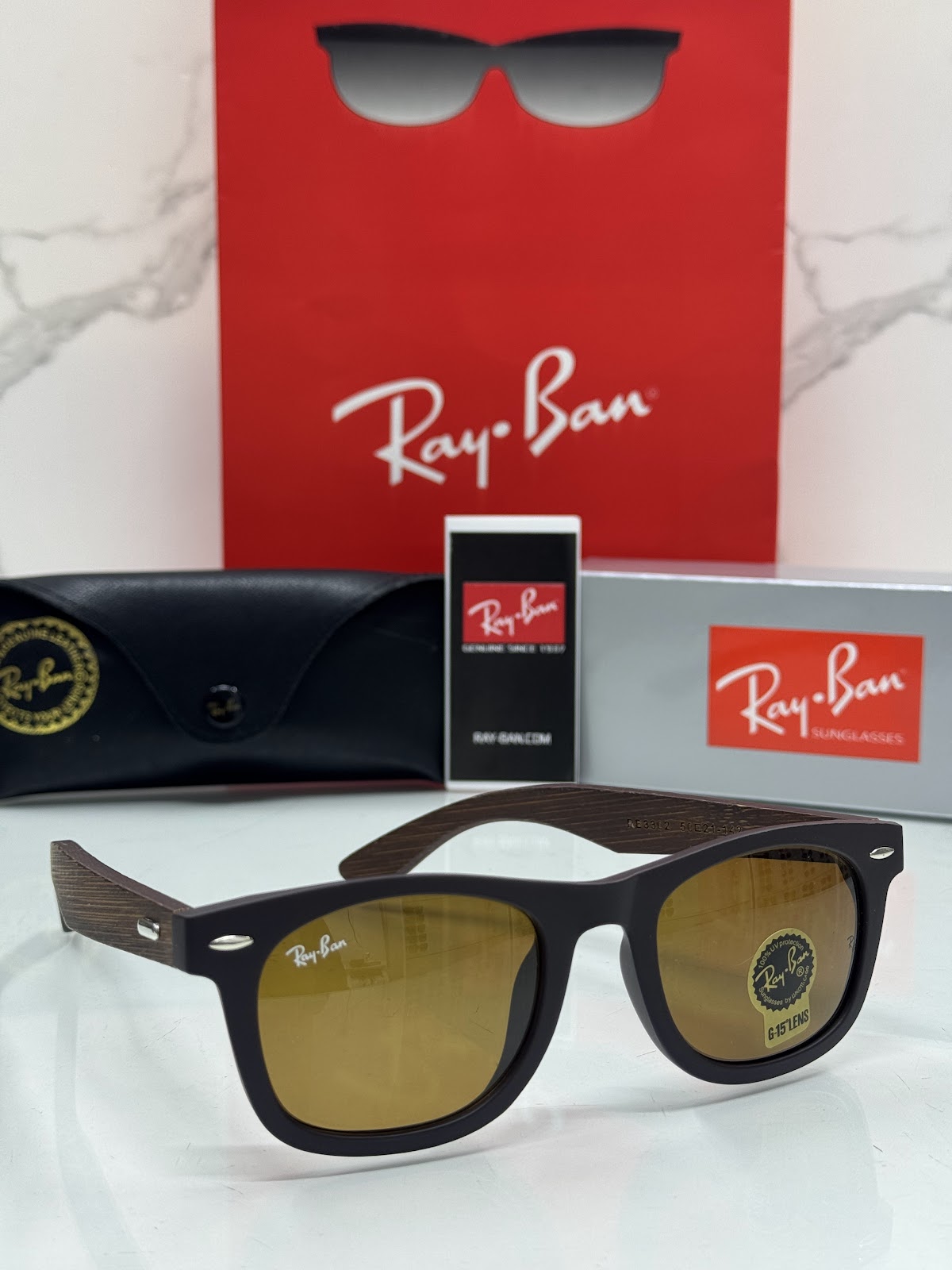 Lentes RAY-BAN — Ref. LF-L217-0226 con el packaging mostrado en la fotografía