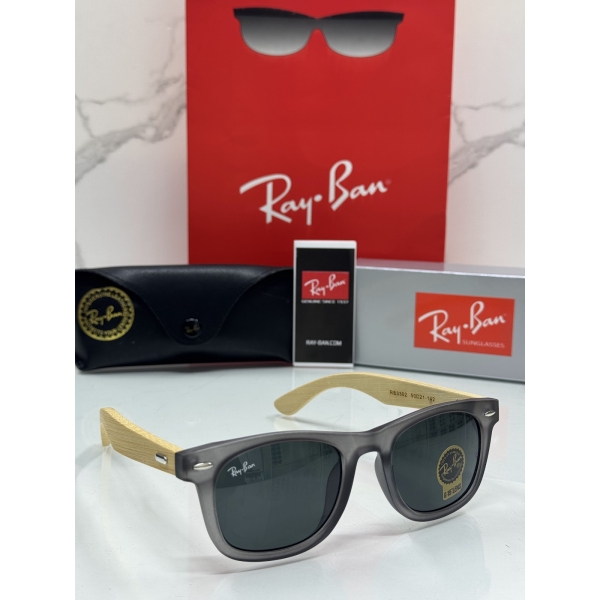 Lentes RAY-BAN — Ref. LF-L217-0227 con el packaging mostrado en la fotografía