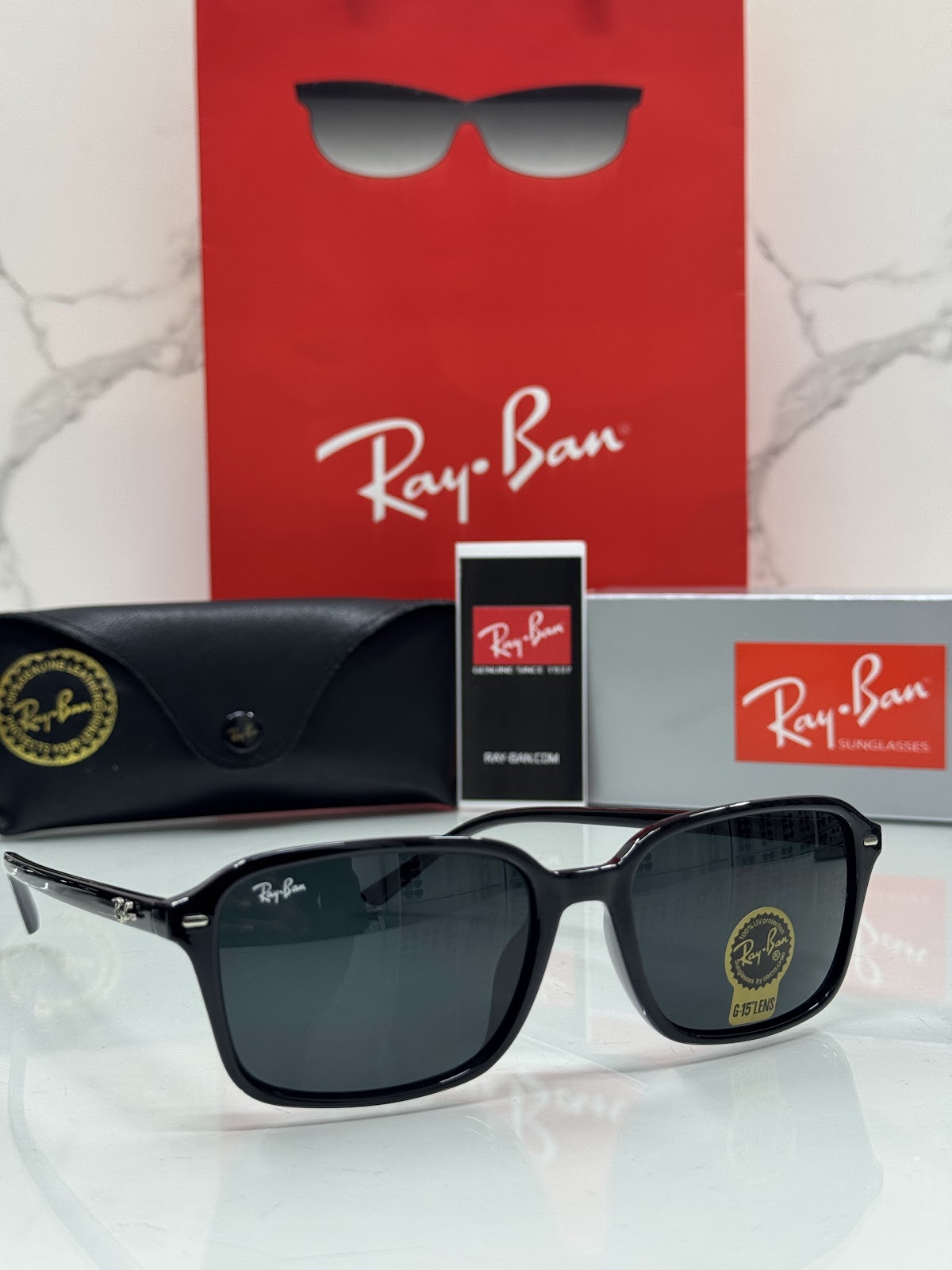 Lentes RAY-BAN — Ref. LF-L217-0235 con el packaging mostrado en la fotografía