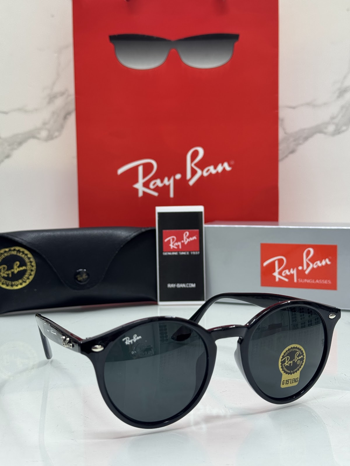 Lentes RAY-BAN — Ref. LF-L217-0239 con el packaging mostrado en la fotografía