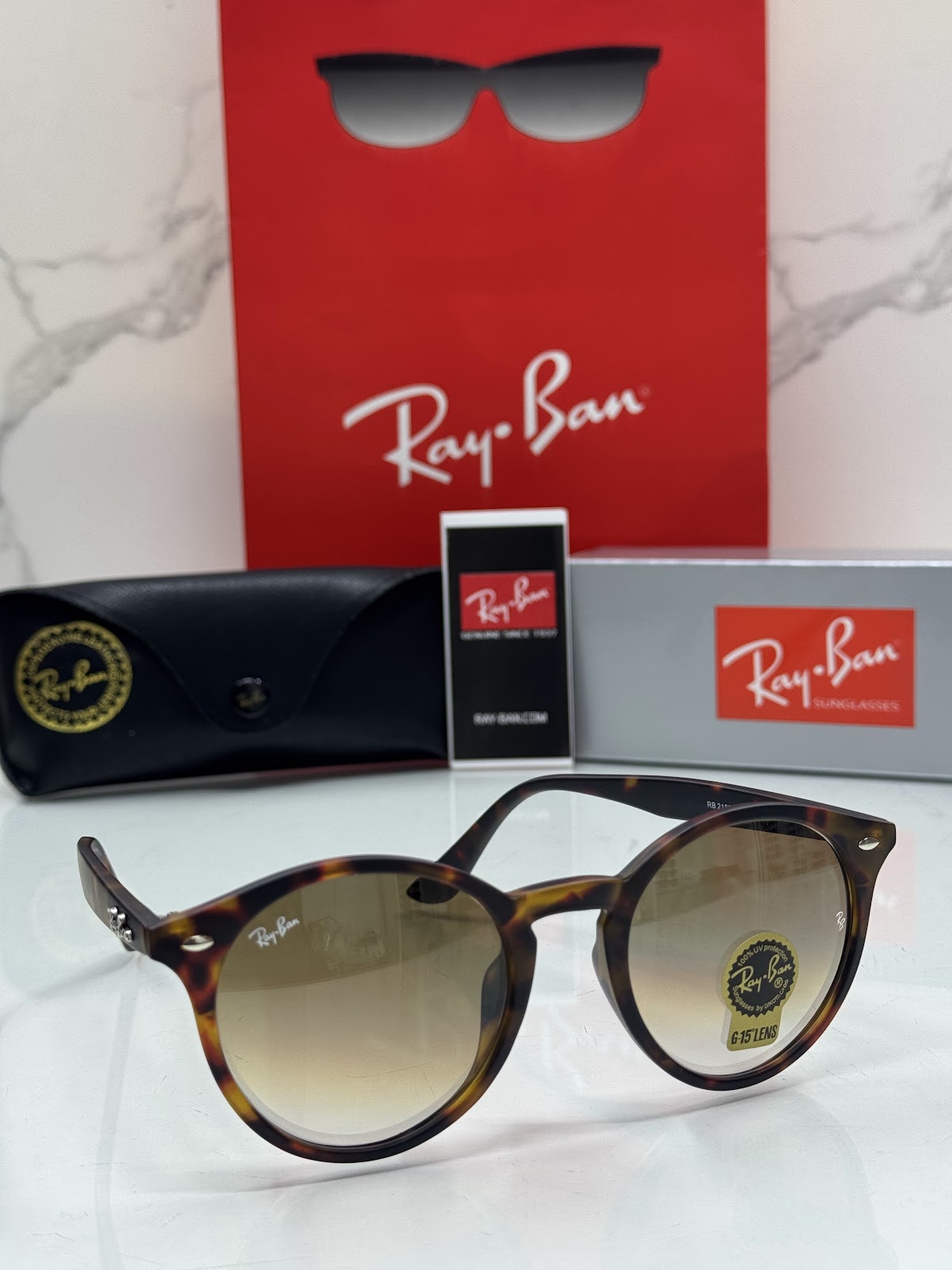 Lentes RAY-BAN — Ref. LF-L217-0241 con el packaging mostrado en la fotografía