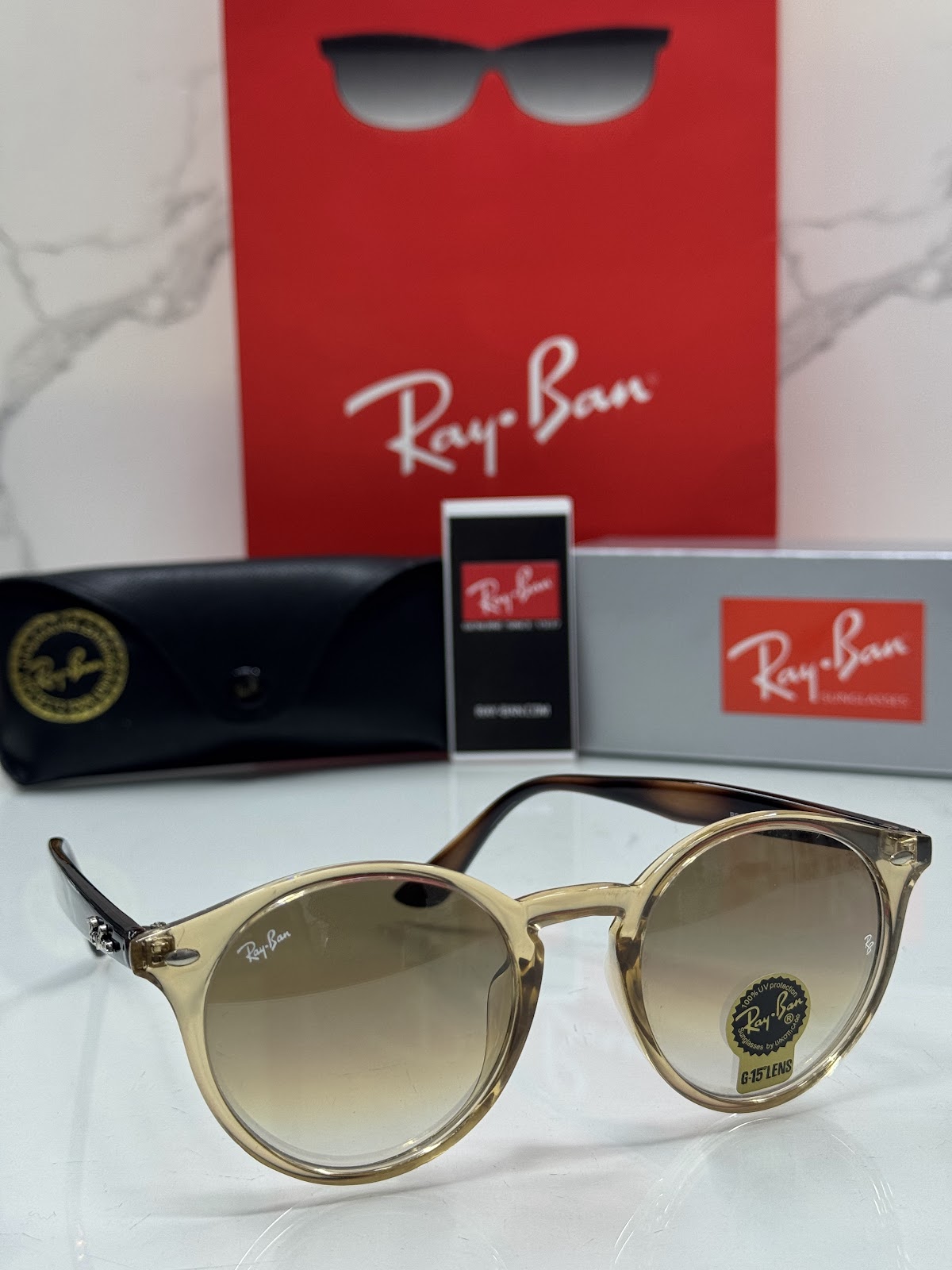 Lentes RAY-BAN — Ref. LF-L217-0242 con el packaging mostrado en la fotografía