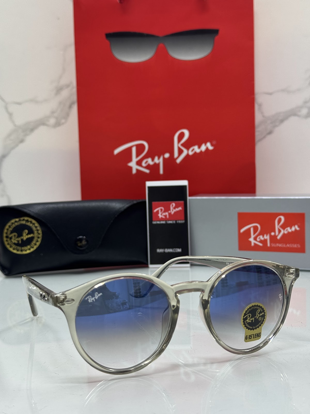 Lentes RAY-BAN — Ref. LF-L217-0245 con el packaging mostrado en la fotografía