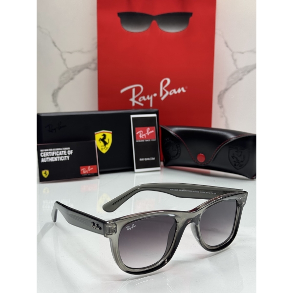 Lentes RAY-BAN — Ref. LF-L217-0256 con el packaging mostrado en la fotografía