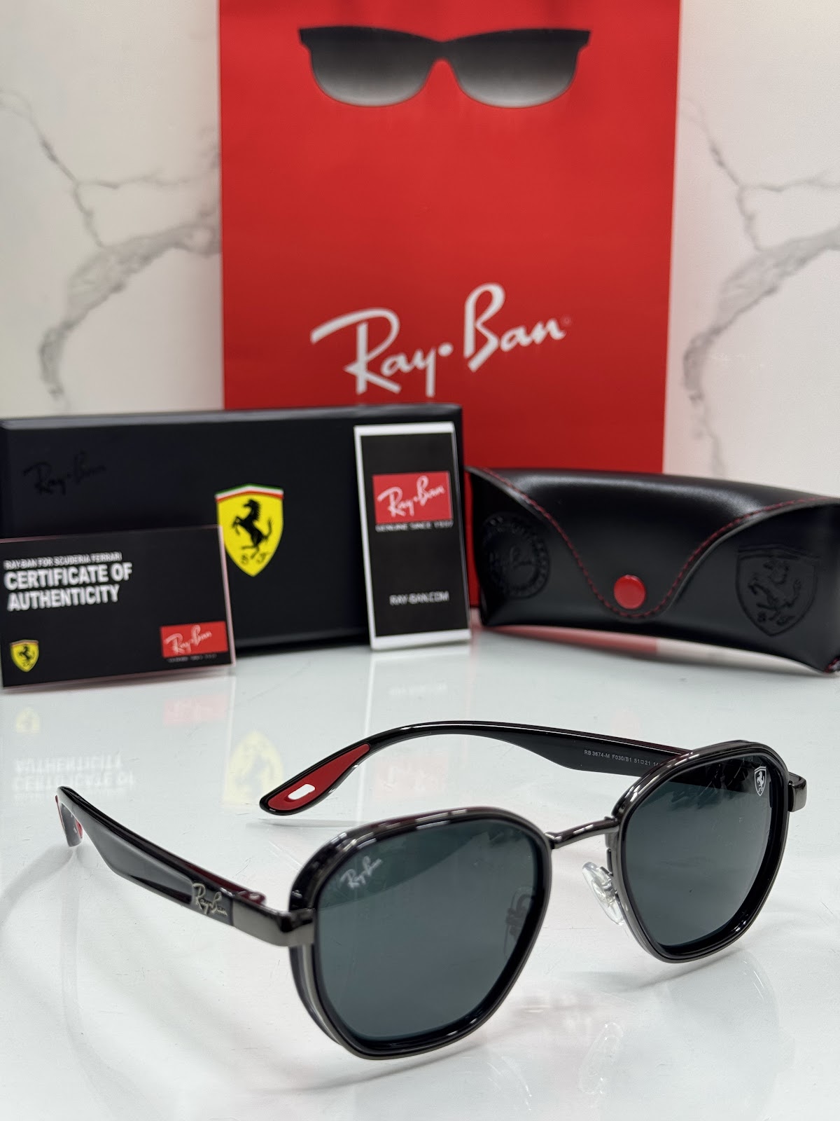 Lentes RAY-BAN — Ref. LF-L217-0258 con el packaging mostrado en la fotografía