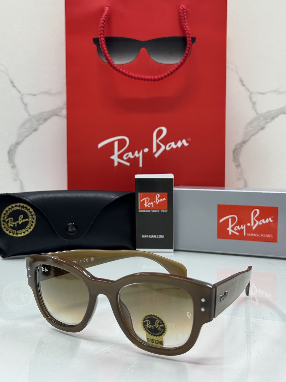 Lentes RAY-BAN — Ref. LF-L217-0263 con el packaging mostrado en la fotografía
