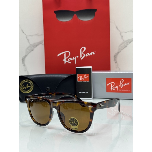 Lentes RAY-BAN — Ref. LF-L217-0268 con el packaging mostrado en la fotografía