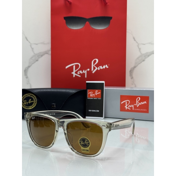 Lentes RAY-BAN — Ref. LF-L217-0270 con el packaging mostrado en la fotografía