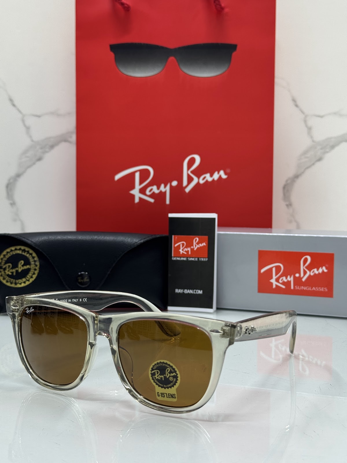 Lentes RAY-BAN — Ref. LF-L217-0270 con el packaging mostrado en la fotografía