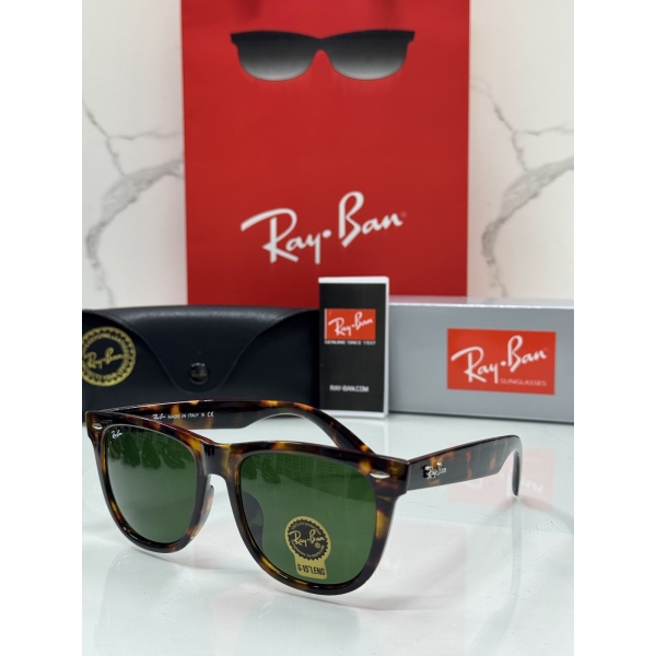 Lentes RAY-BAN — Ref. LF-L217-0271 con el packaging mostrado en la fotografía