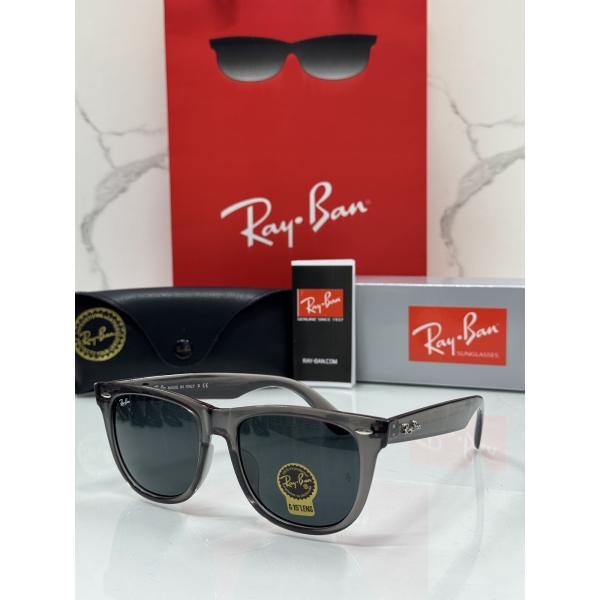 Lentes RAY-BAN — Ref. LF-L217-0272 con el packaging mostrado en la fotografía