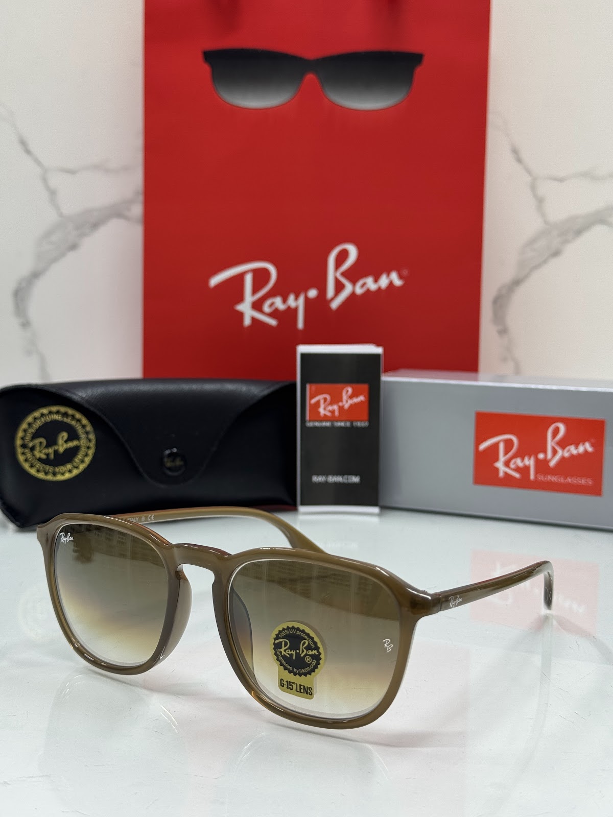 Lentes RAY-BAN — Ref. LF-L217-0273 con el packaging mostrado en la fotografía