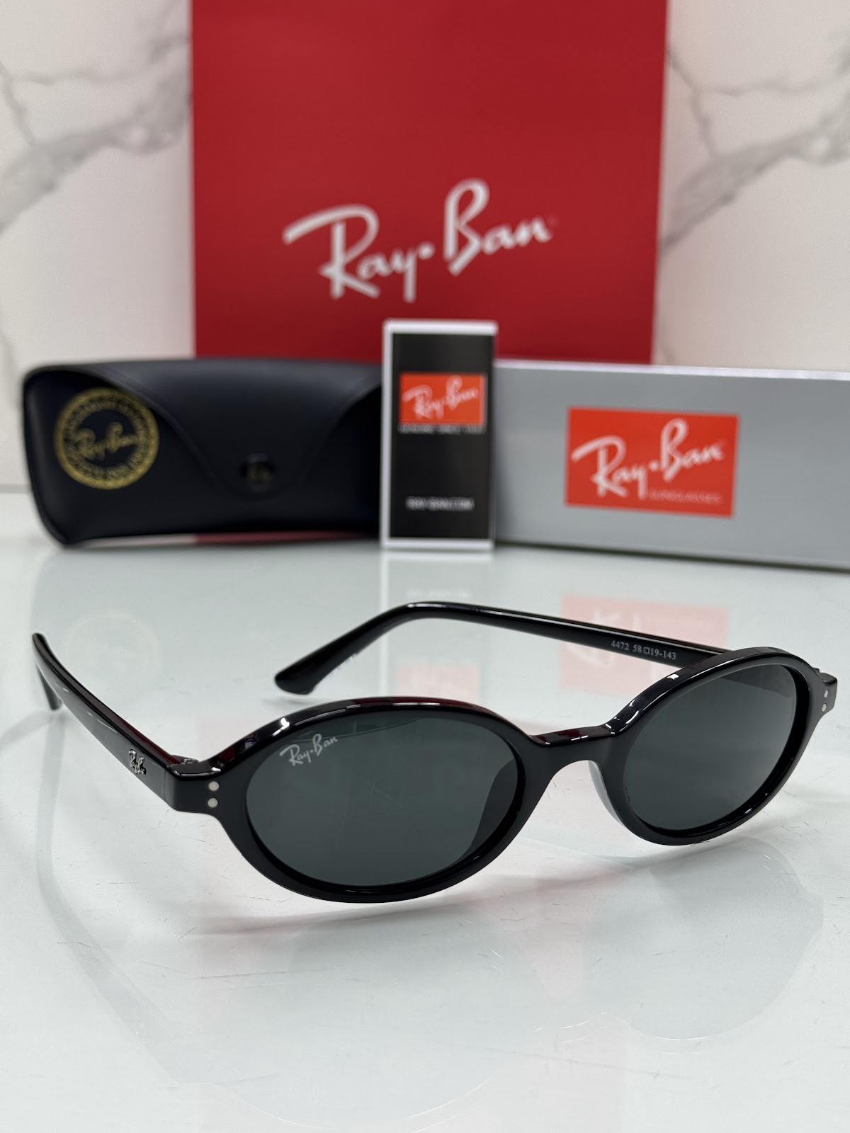 Lentes RAY-BAN — Ref. LF-L217-0282 con el packaging mostrado en la fotografía
