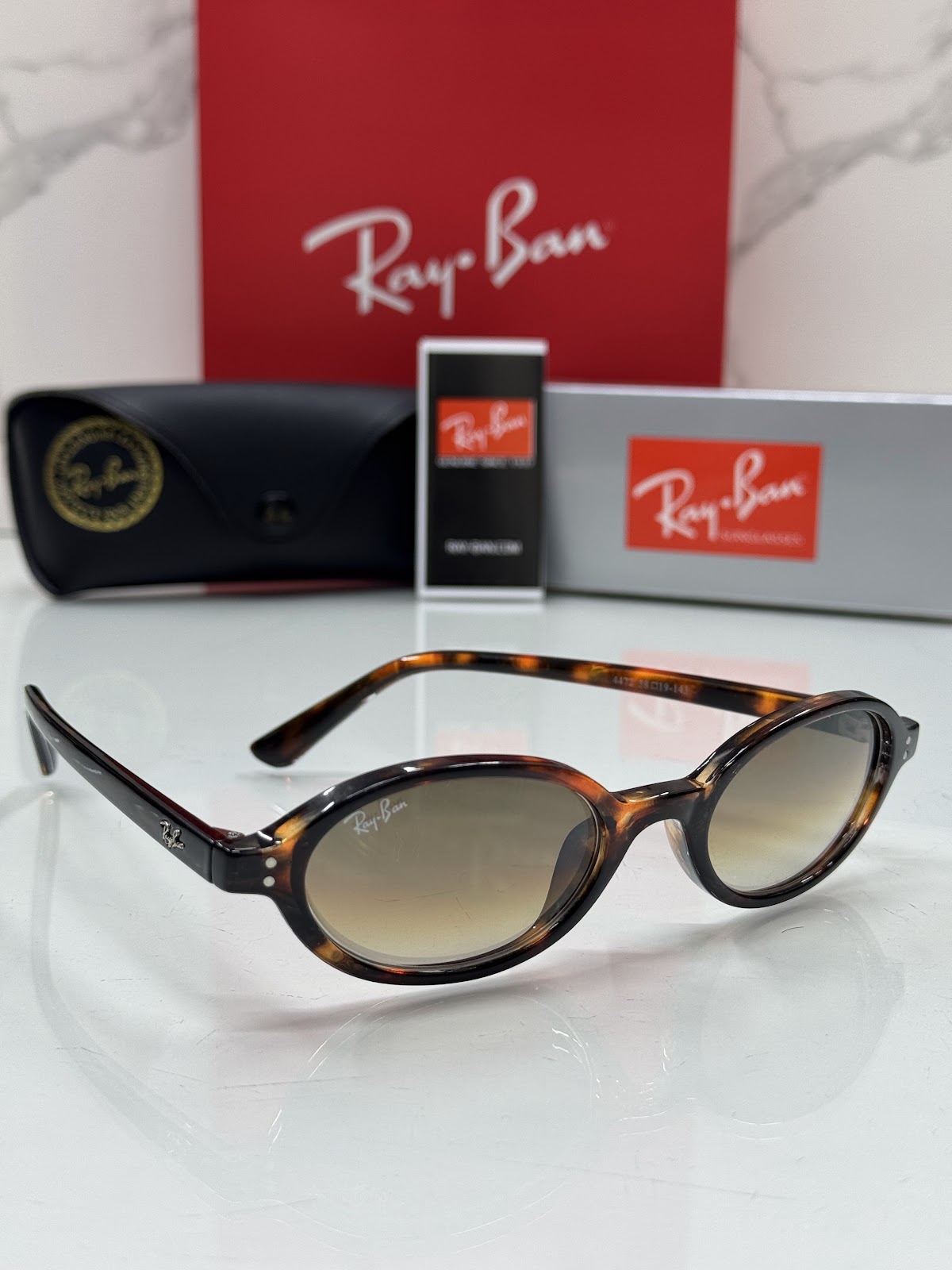 Lentes RAY-BAN — Ref. LF-L217-0283 con el packaging mostrado en la fotografía