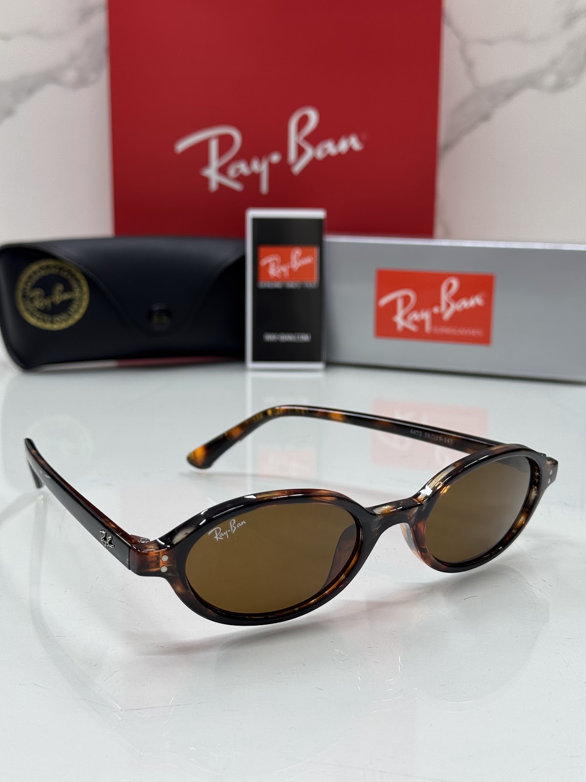 Lentes RAY-BAN — Ref. LF-L217-0285 con el packaging mostrado en la fotografía