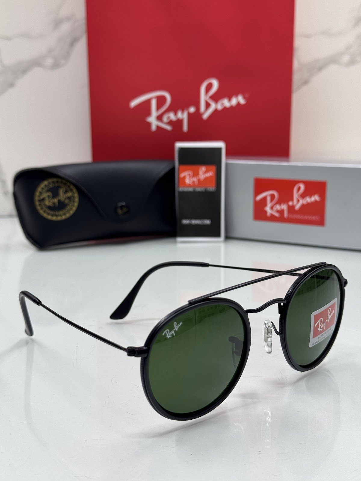 Lentes RAY-BAN — Ref. LF-L217-0298 con el packaging mostrado en la fotografía
