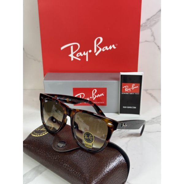 Lentes RAY-BAN — Ref. LF-L217-0301 con el packaging mostrado en la fotografía