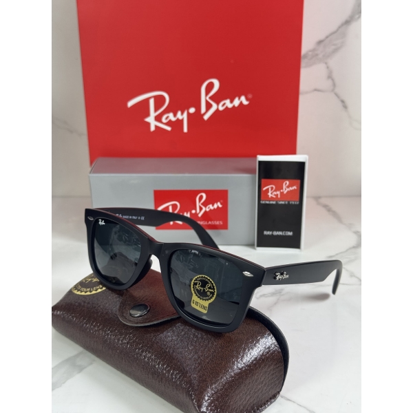 Lentes RAY-BAN — Ref. LF-L217-0309 con el packaging mostrado en la fotografía