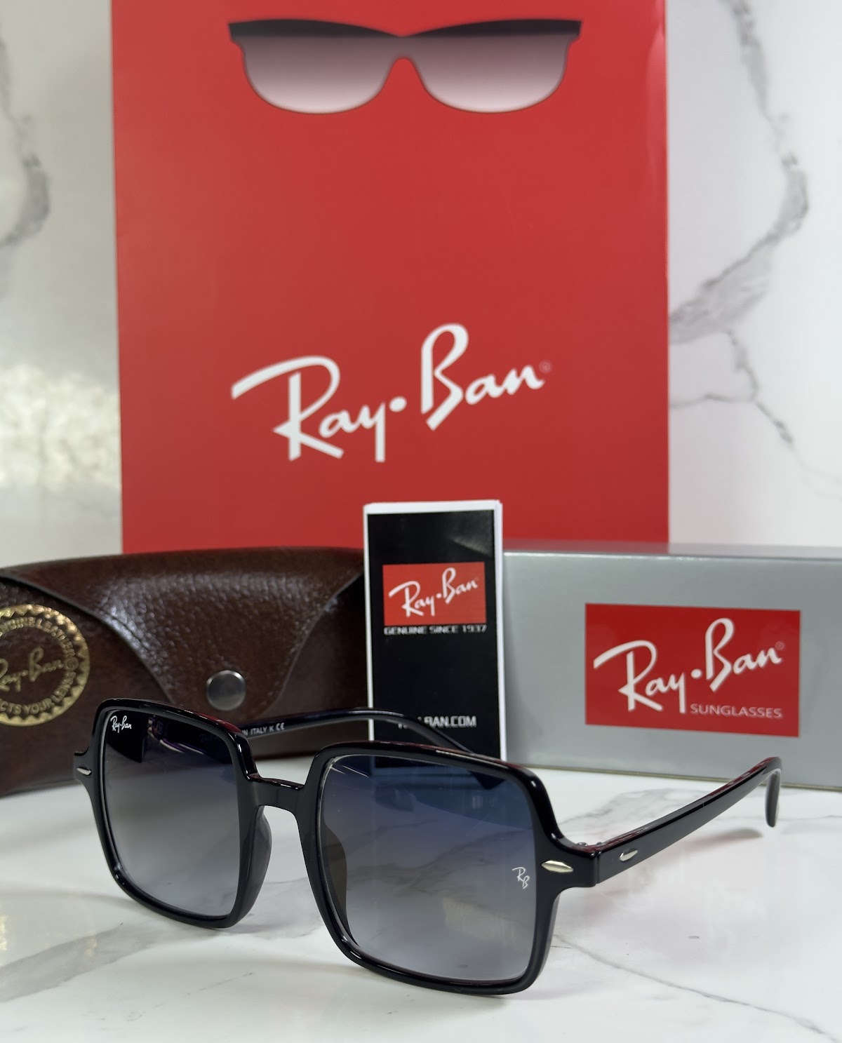Lentes RAY-BAN — Ref. LF-L217-0310 con el packaging mostrado en la fotografía