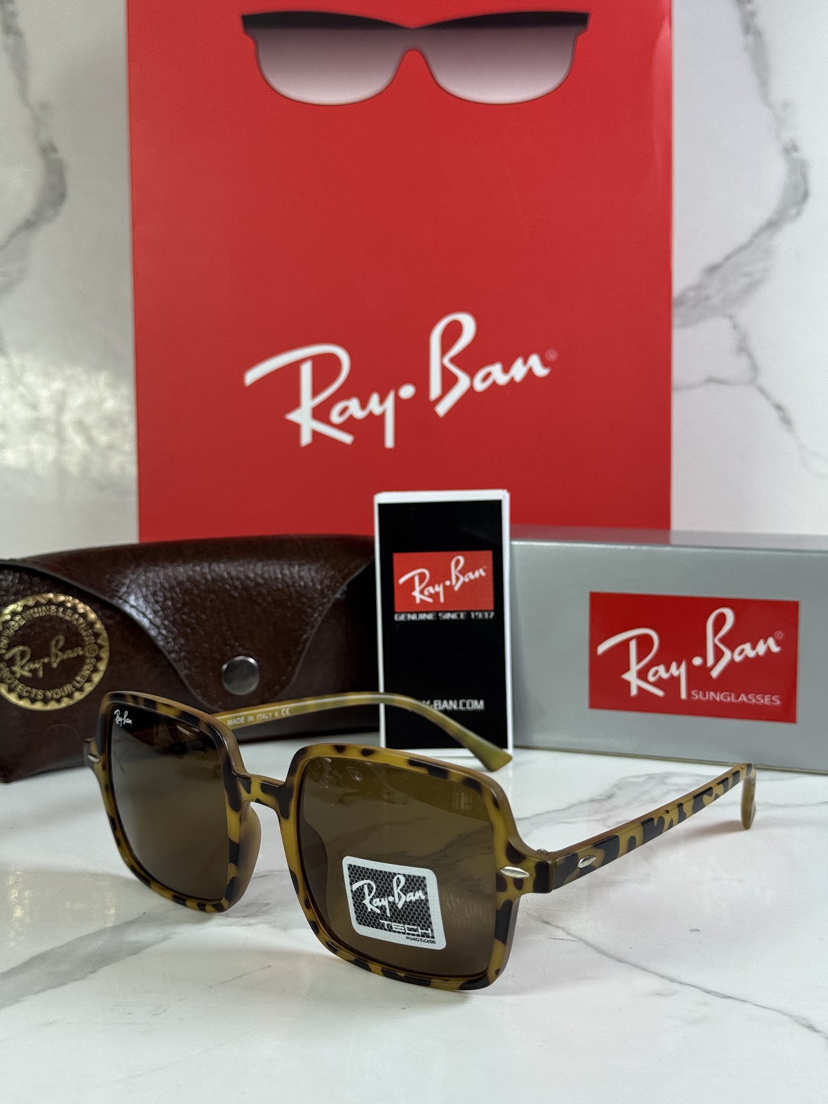 Lentes RAY-BAN — Ref. LF-L217-0314 con el packaging mostrado en la fotografía