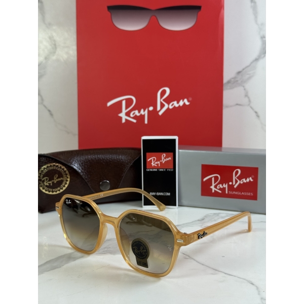 Lentes RAY-BAN — Ref. LF-L217-0317 con el packaging mostrado en la fotografía