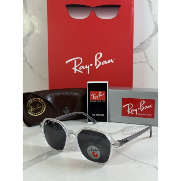 Lentes RAY-BAN — Ref. LF-L217-0318 con el packaging mostrado en la fotografía