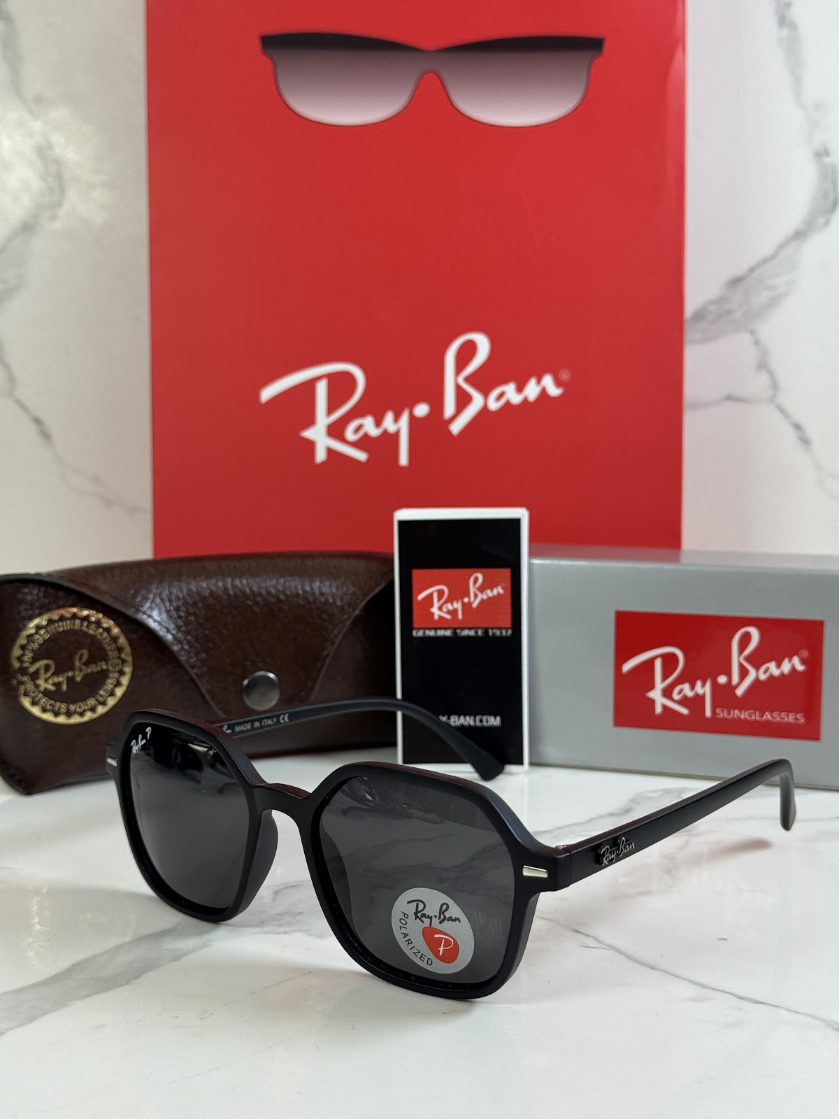 Lentes RAY-BAN — Ref. LF-L217-0319 con el packaging mostrado en la fotografía