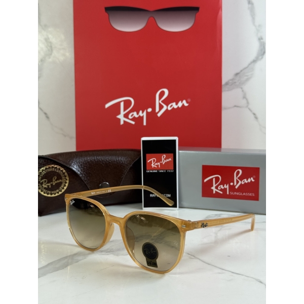 Lentes RAY-BAN — Ref. LF-L217-0322 con el packaging mostrado en la fotografía