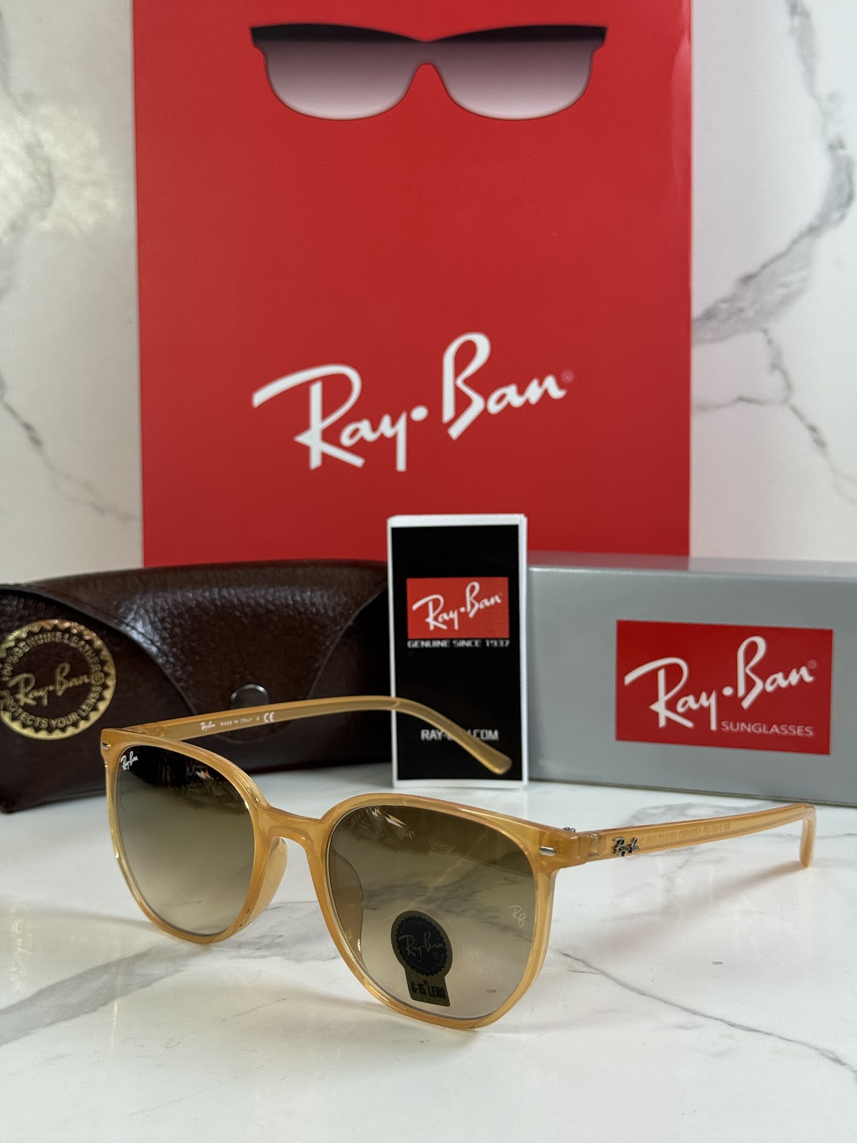 Lentes RAY-BAN — Ref. LF-L217-0322 con el packaging mostrado en la fotografía