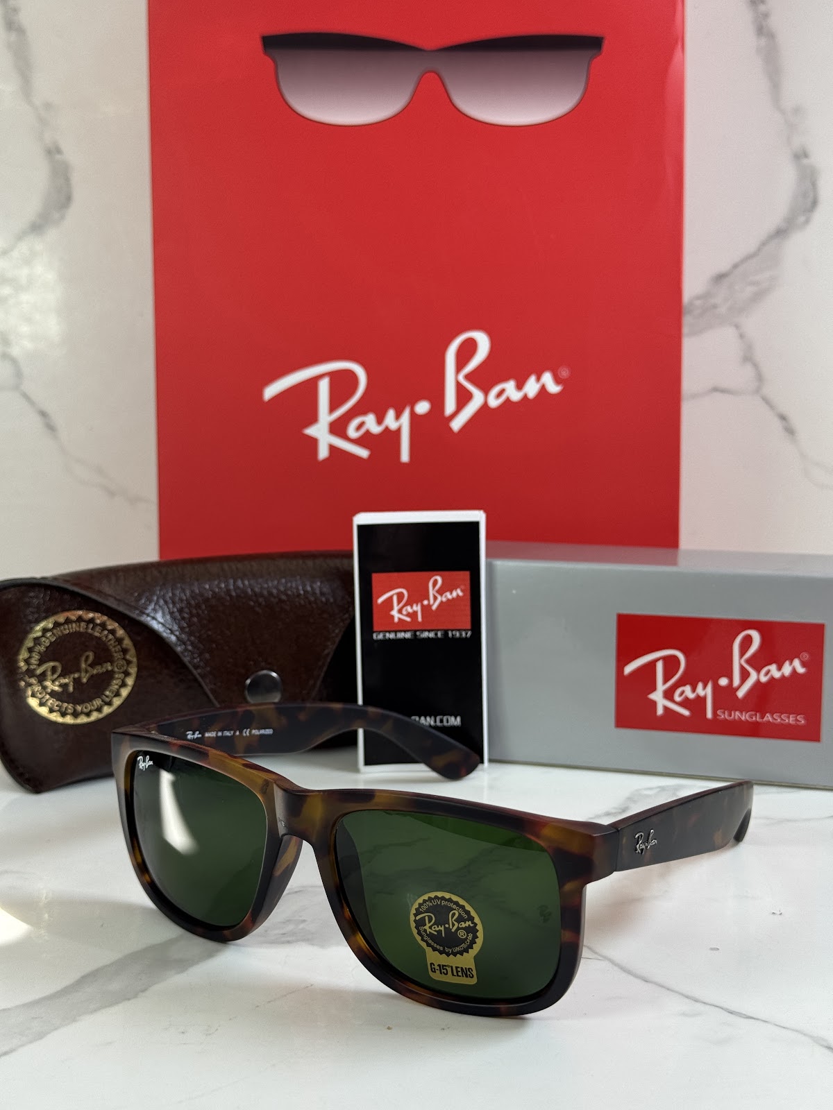 Lentes RAY-BAN — Ref. LF-L217-0351 con el packaging mostrado en la fotografía