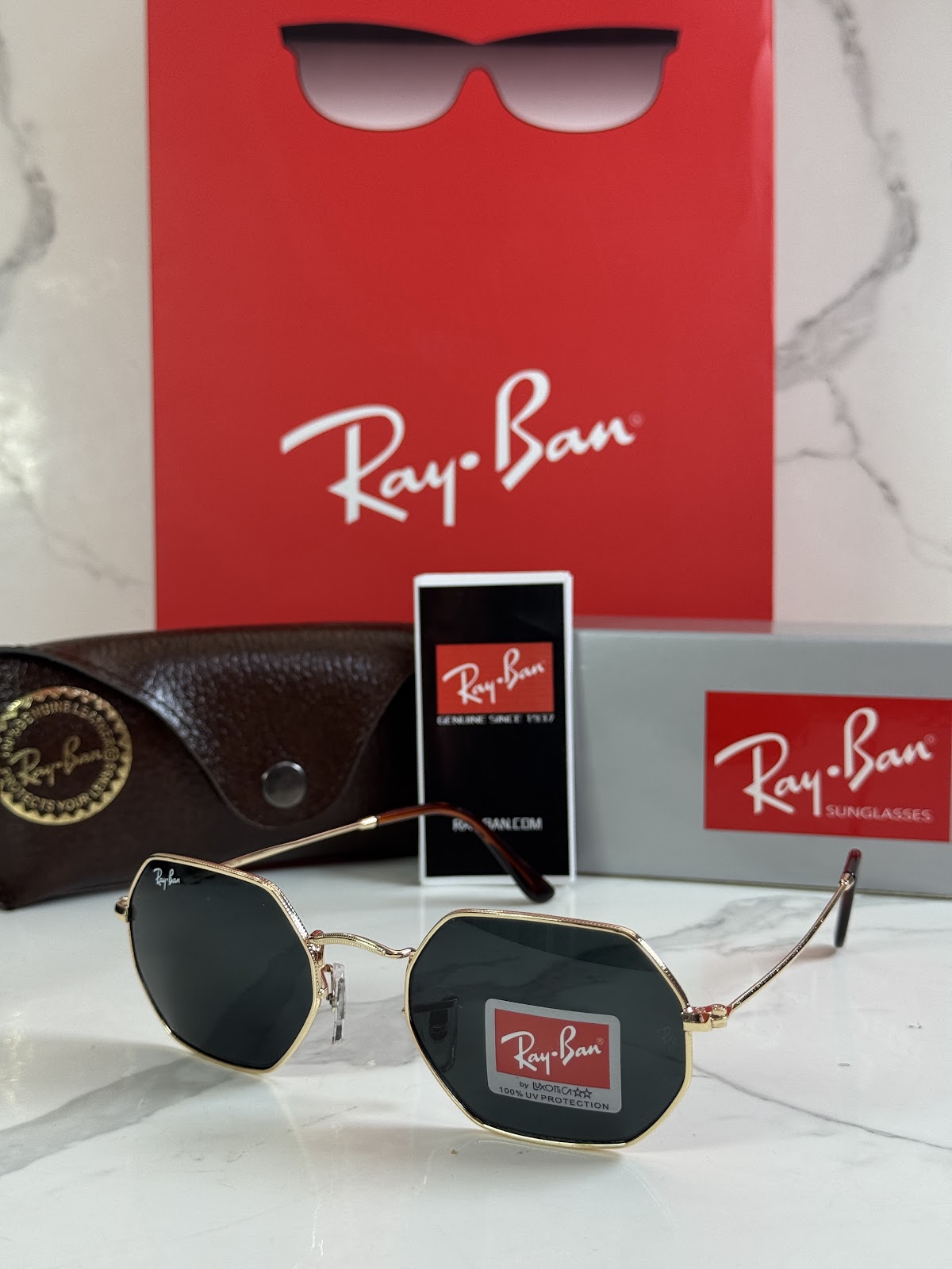 Lentes RAY-BAN — Ref. LF-L217-0356 con el packaging mostrado en la fotografía