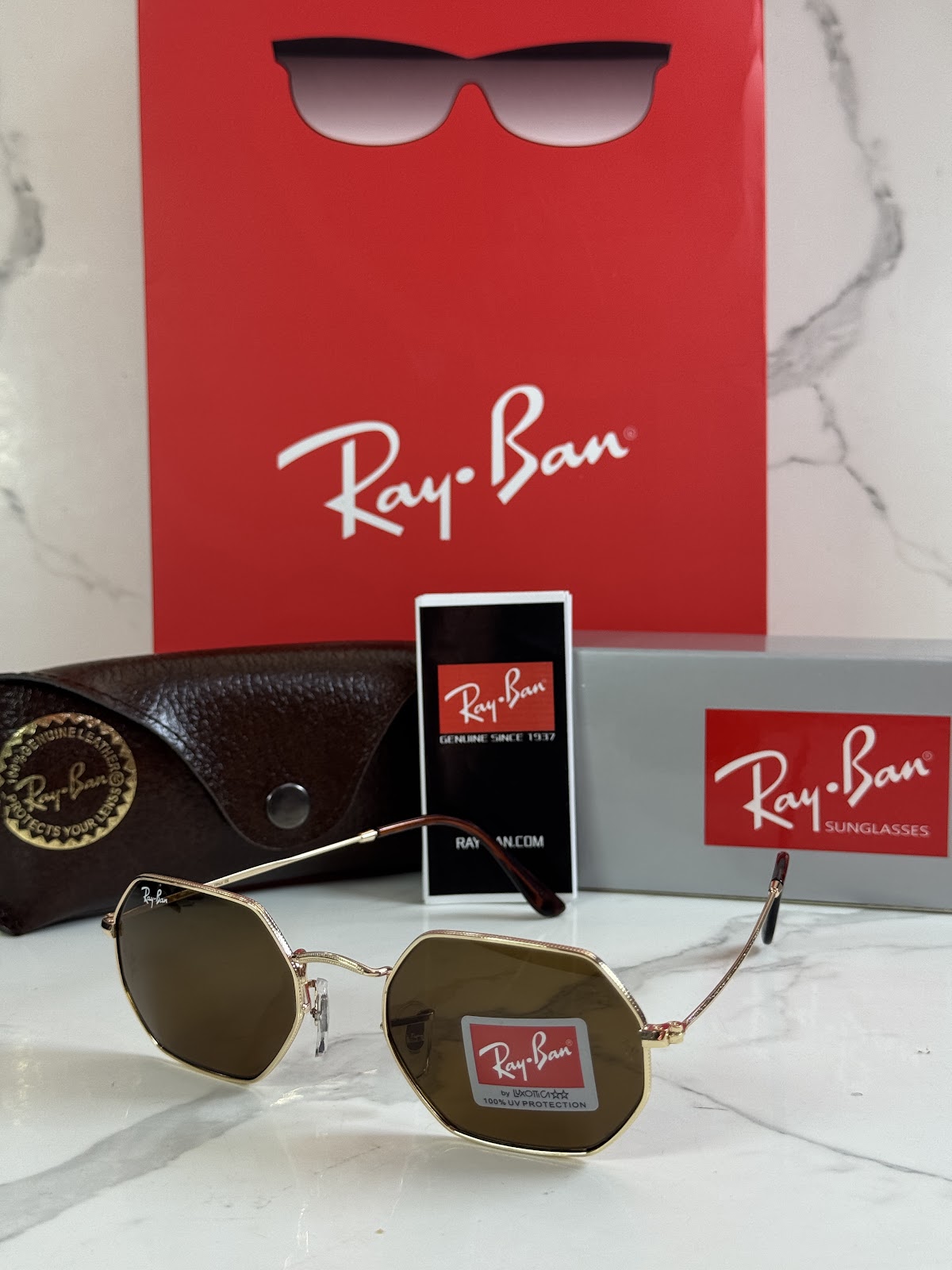 Lentes RAY-BAN — Ref. LF-L217-0357 con el packaging mostrado en la fotografía