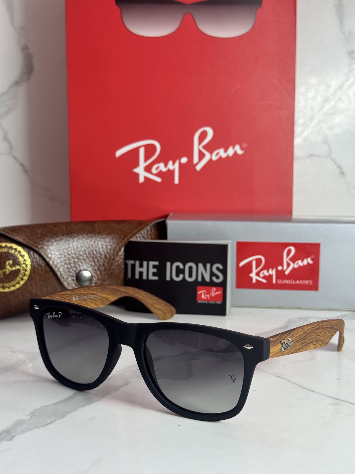Lentes RAY-BAN — Ref. LF-L217-0372 con el packaging mostrado en la fotografía