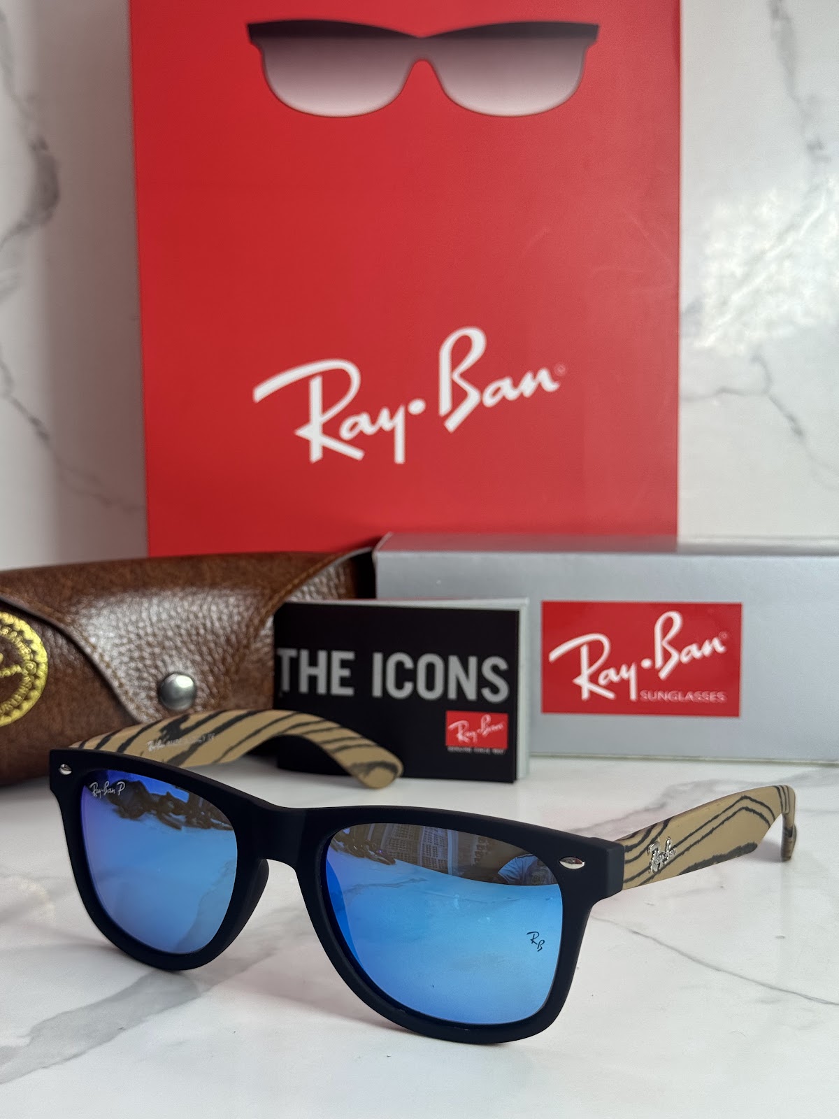 Lentes RAY-BAN — Ref. LF-L217-0375 con el packaging mostrado en la fotografía