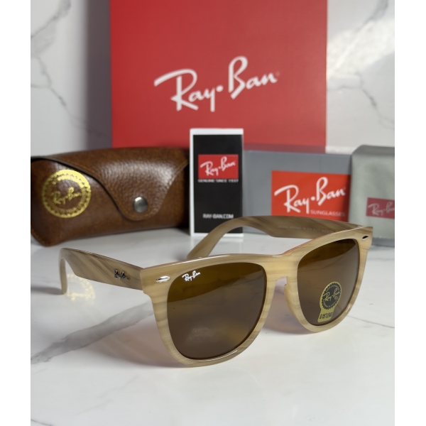 Lentes RAY-BAN — Ref. LF-L217-0390 con el packaging mostrado en la fotografía