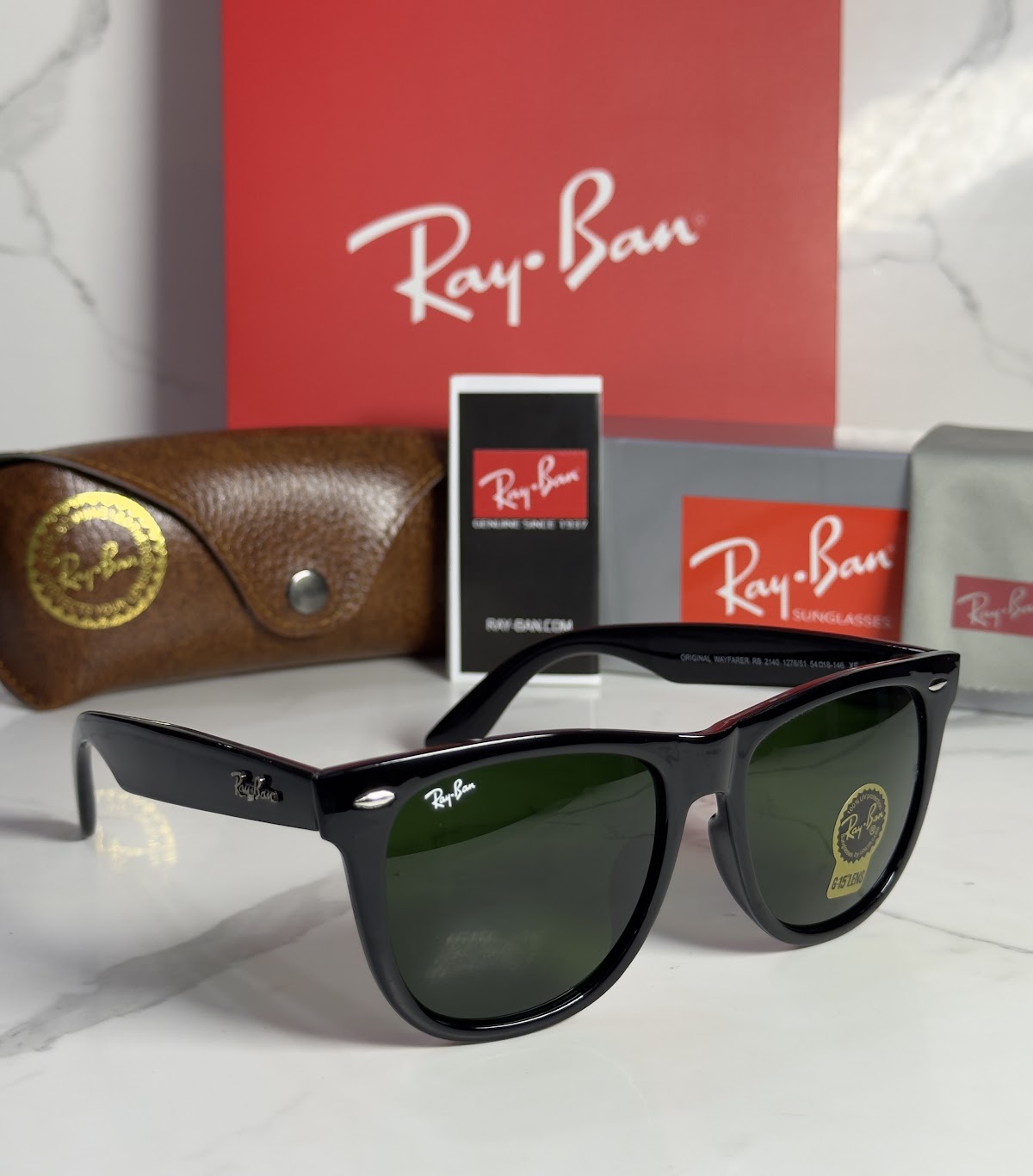Lentes RAY-BAN — Ref. LF-L217-0391 con el packaging mostrado en la fotografía